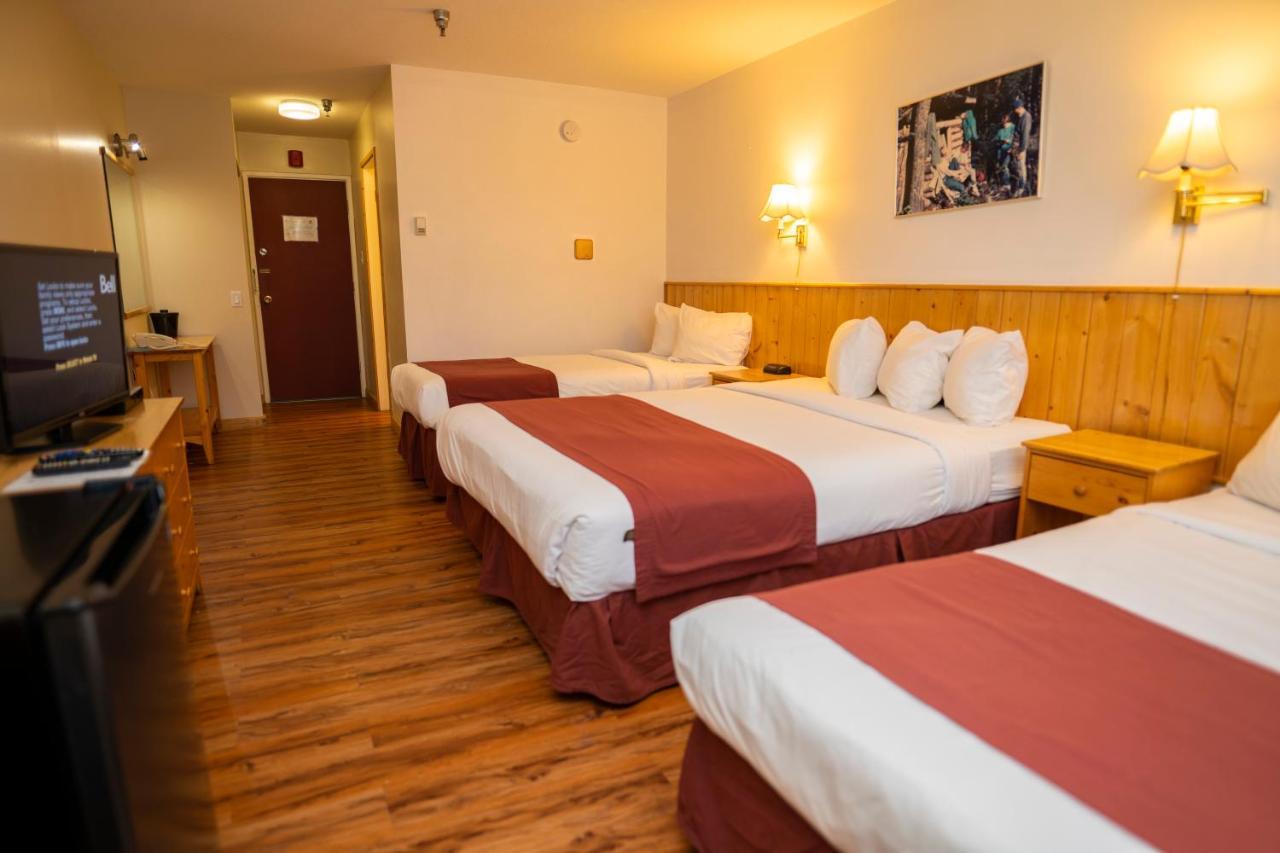 Canadas Best Value Inn- Riverview Hotel Уайтхорс Экстерьер фото