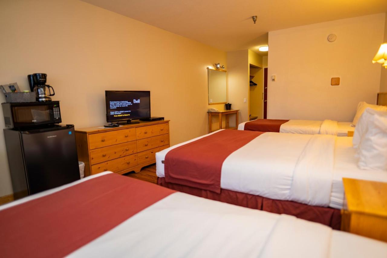 Canadas Best Value Inn- Riverview Hotel Уайтхорс Экстерьер фото