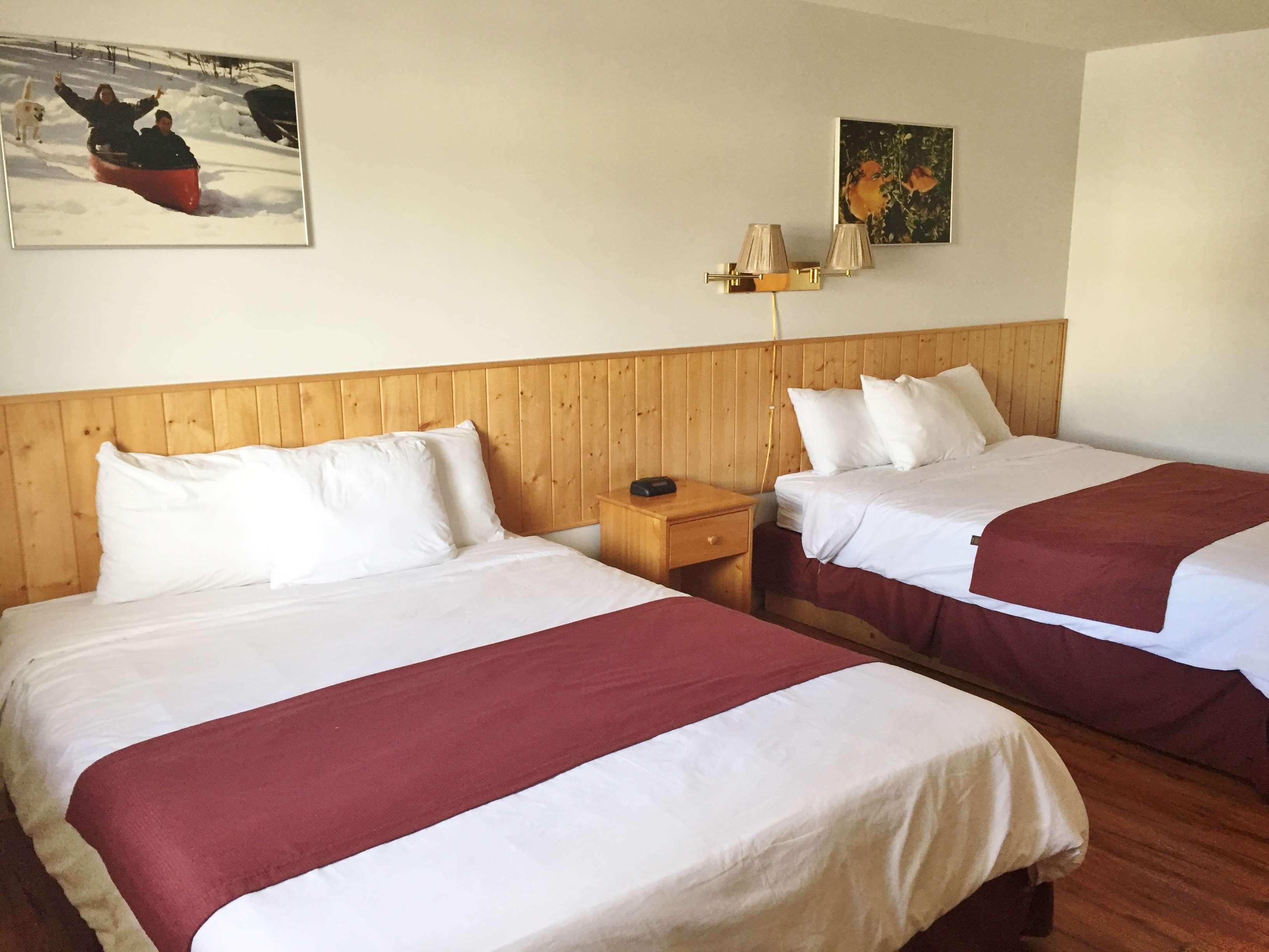 Canadas Best Value Inn- Riverview Hotel Уайтхорс Экстерьер фото