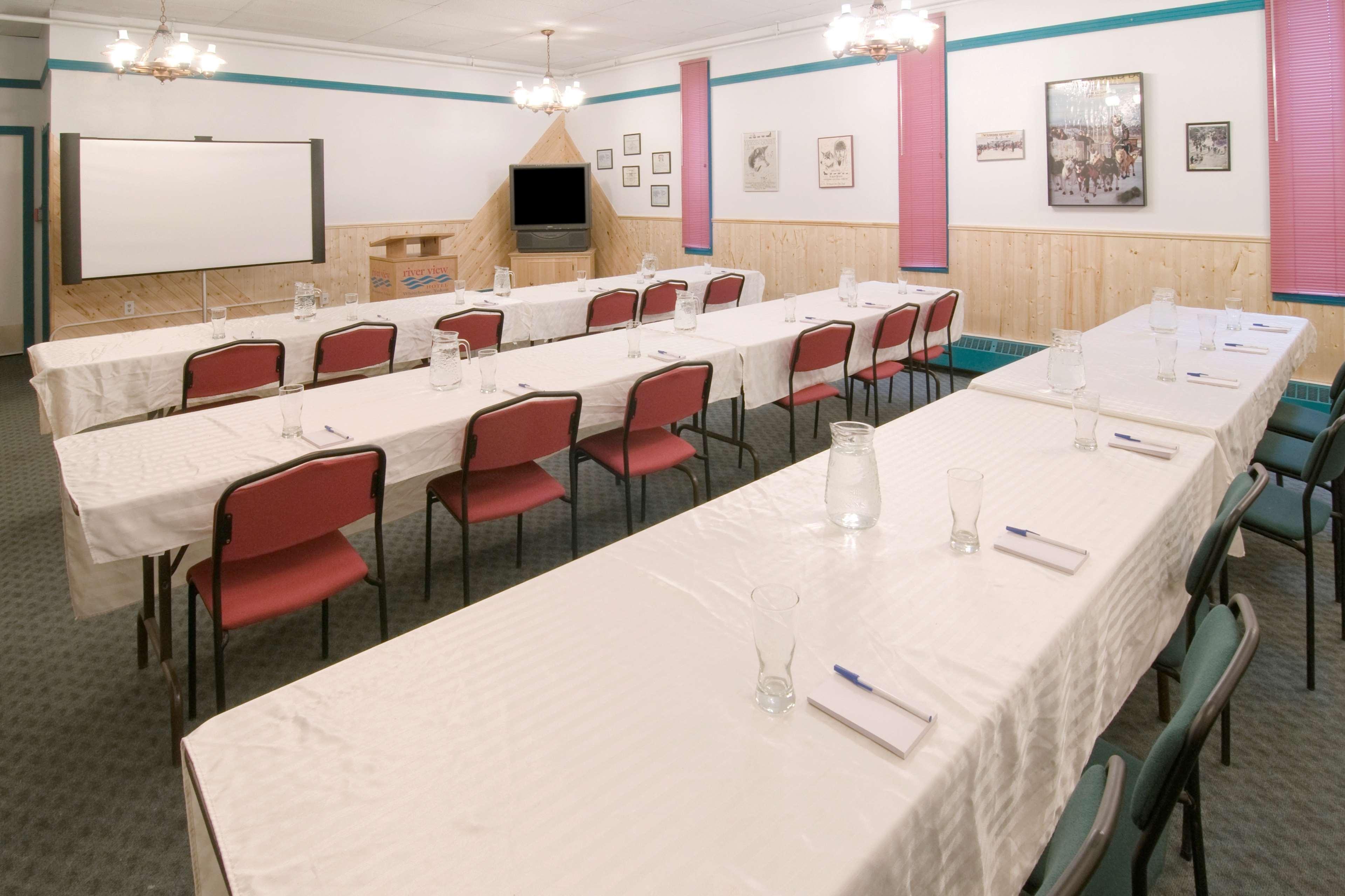 Canadas Best Value Inn- Riverview Hotel Уайтхорс Ресторан фото