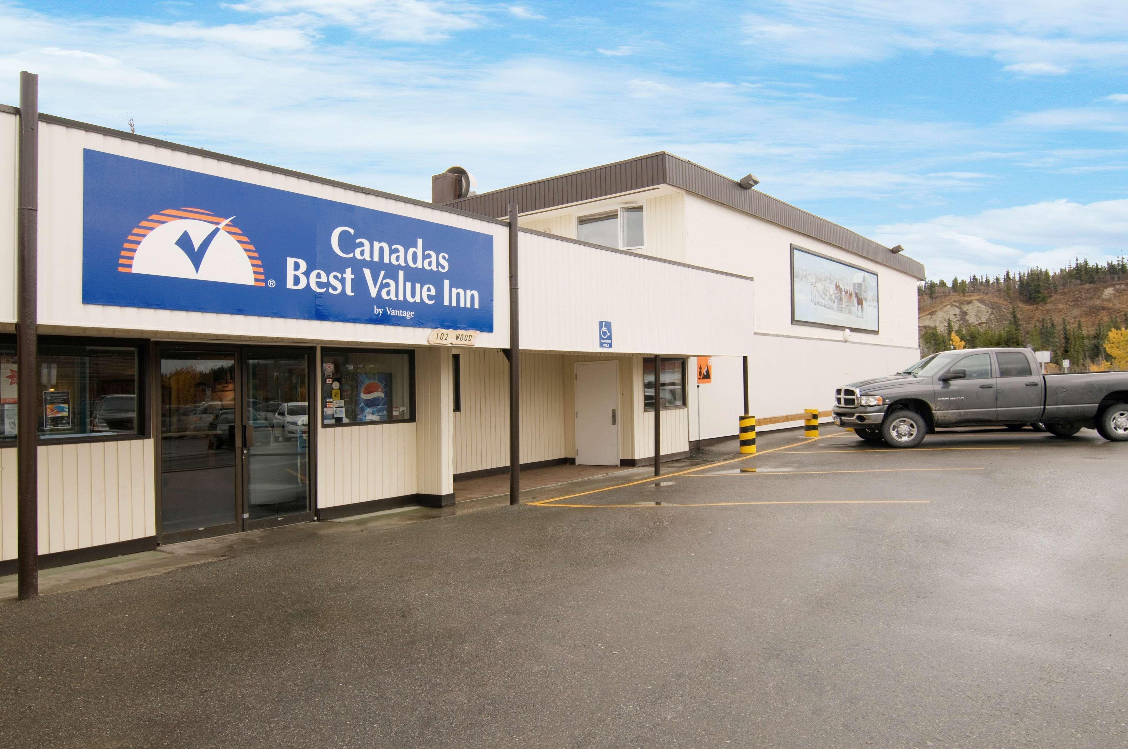 Canadas Best Value Inn- Riverview Hotel Уайтхорс Экстерьер фото