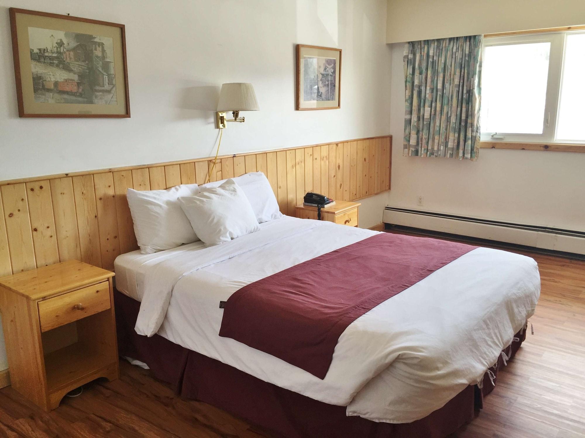 Canadas Best Value Inn- Riverview Hotel Уайтхорс Экстерьер фото