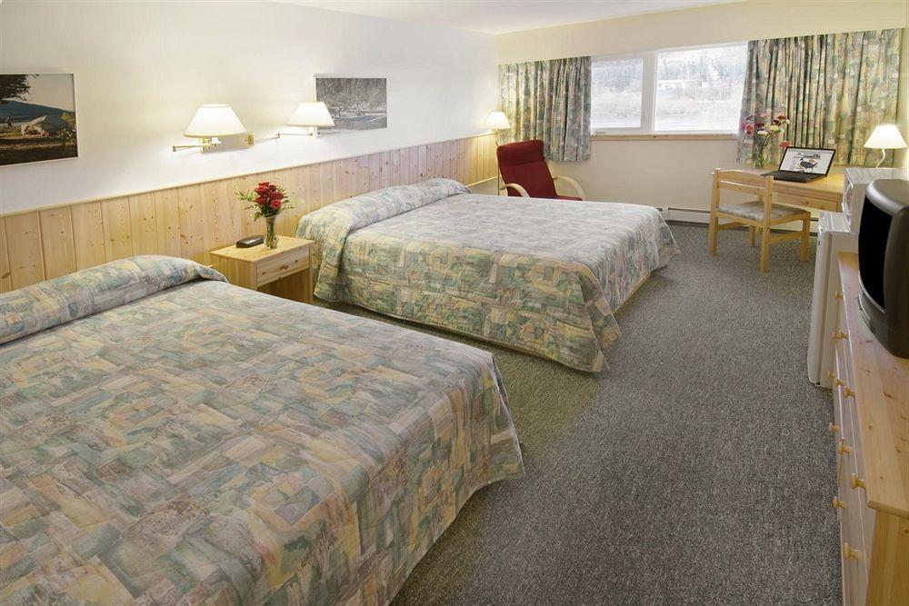 Canadas Best Value Inn- Riverview Hotel Уайтхорс Экстерьер фото