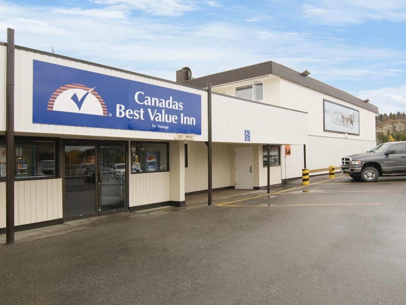 Canadas Best Value Inn- Riverview Hotel Уайтхорс Экстерьер фото