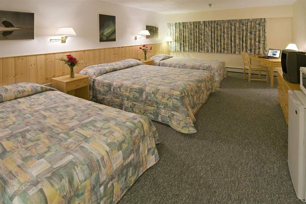 Canadas Best Value Inn- Riverview Hotel Уайтхорс Экстерьер фото