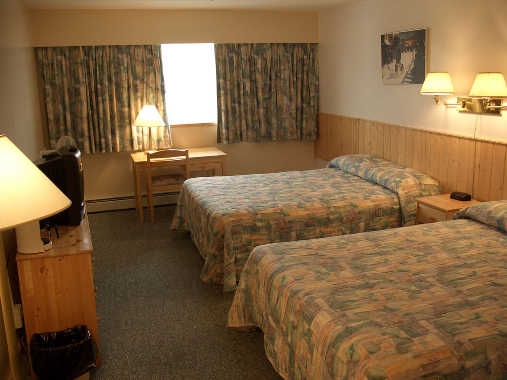 Canadas Best Value Inn- Riverview Hotel Уайтхорс Экстерьер фото